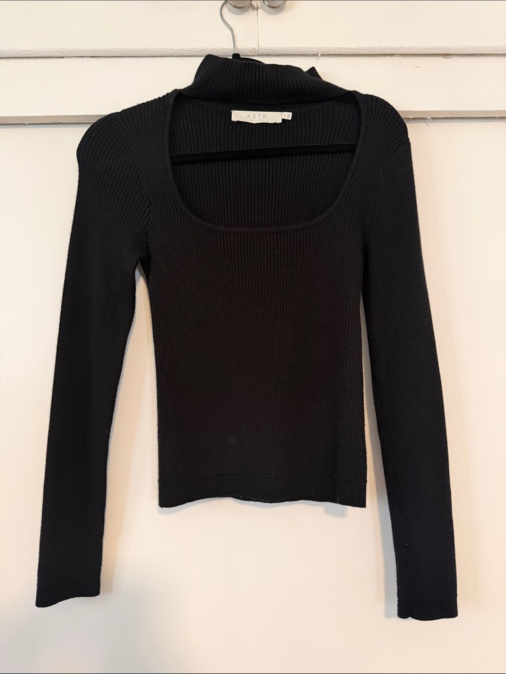 Astr Black Ribbed Scoop Choker Neck Long Sleeve Knit Top M